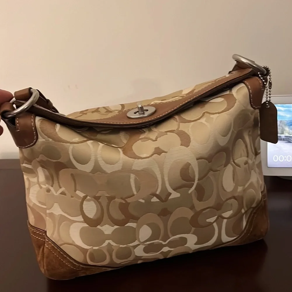 Coach - Picture 6 of 10